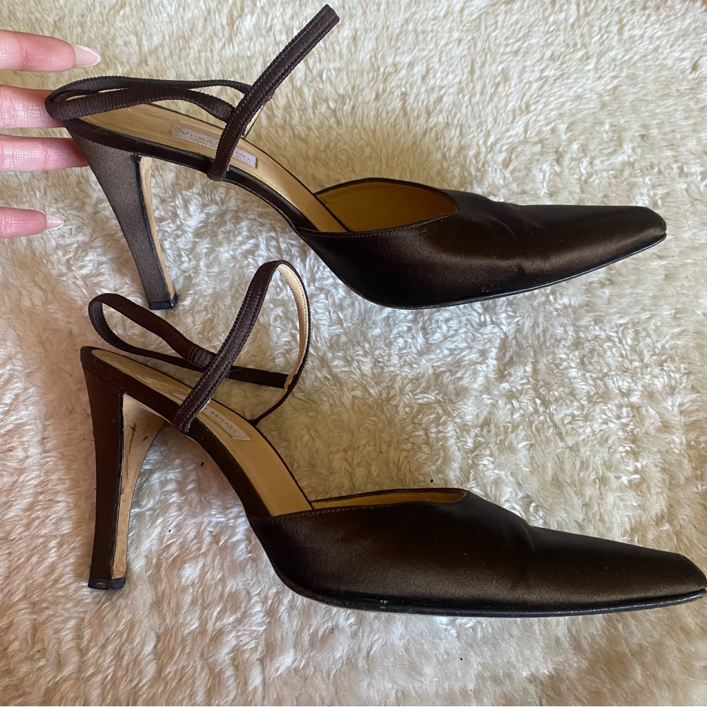 Vintage Vera Wang Slingback Pointed Toe Heels